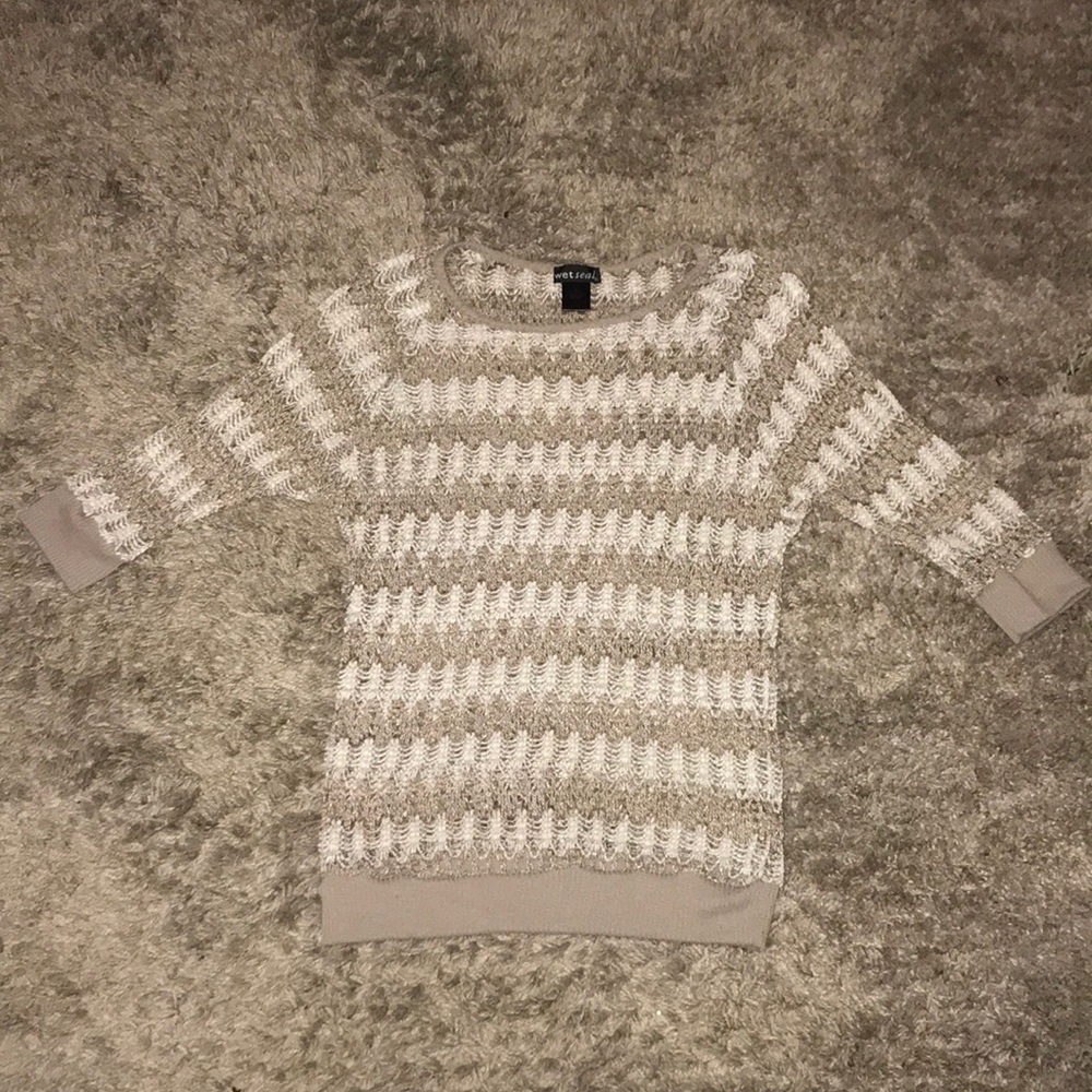 Quarter length sweater